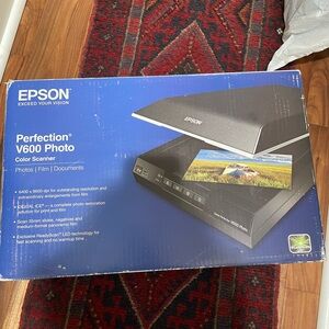 Epson Perfection V600 Color Photo, Image, Film, Negative & Document Scanner